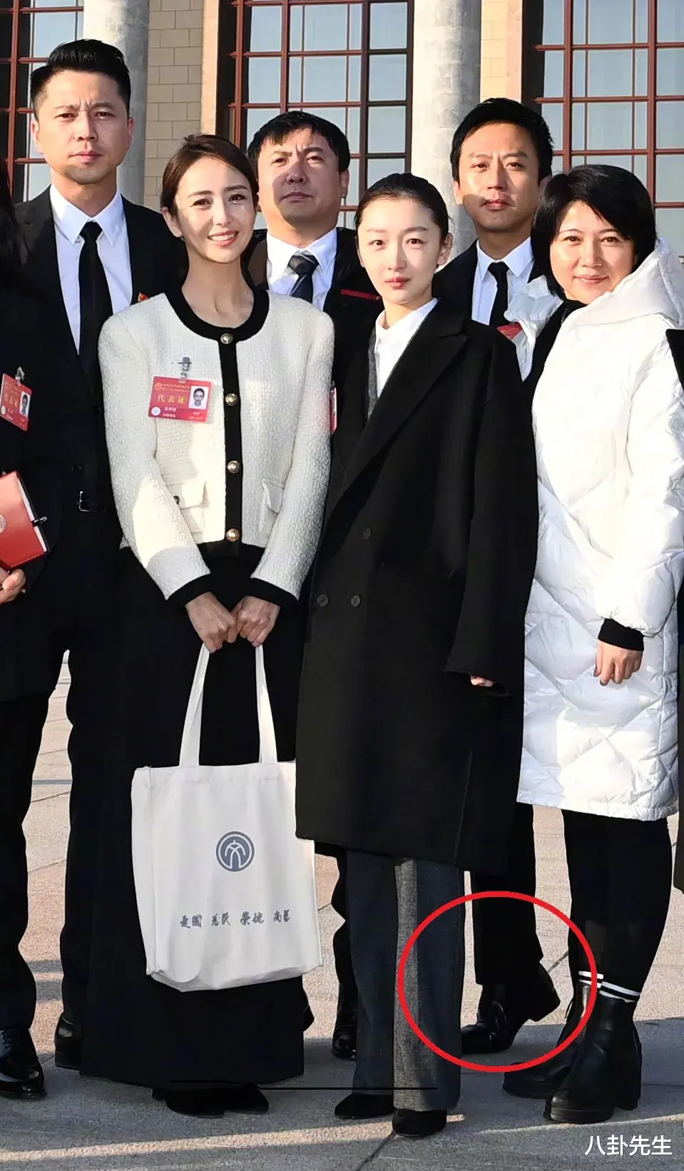 宋佳|众星出席文代会:陈宝国围巾拉风,邓超合照耍心机,宋佳P图太狠