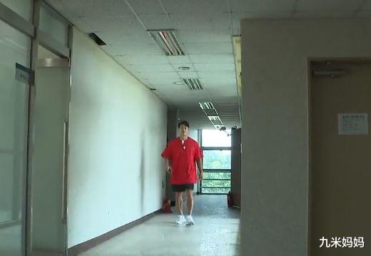 金钟国|《runningman》番外篇开播，首期上演3对10撕名牌大战，满满回忆