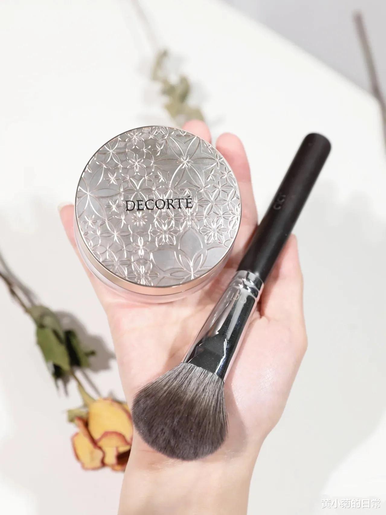 黄小菊的日常 终于找到清透持妆底妆了！不贵却不输大牌，吃土也要囤3、5件