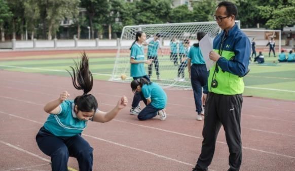 雪落无尘谈|体育是数学老师教的?双减过后体育老师火了,数学老师反过来代课