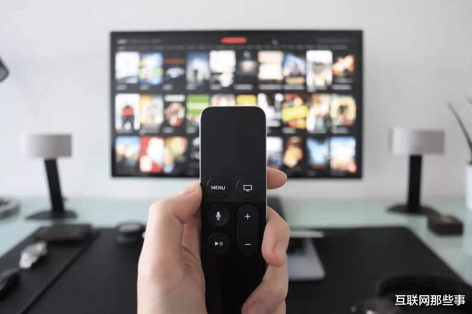 投影仪|争夺年轻人的客厅大战,投影仪能战胜电视机吗?