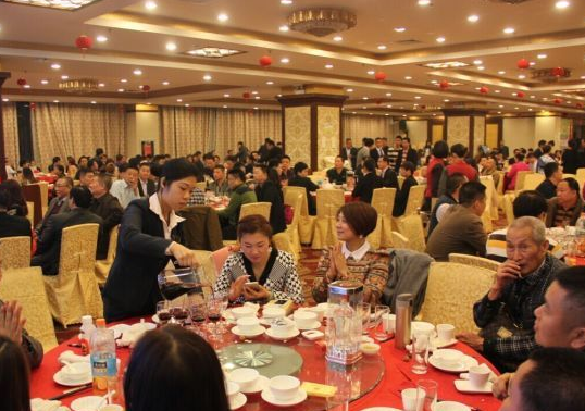 安妈育儿日|女孩高考估分620,分数没出办升学宴,得知录取院校后亲戚喊退钱