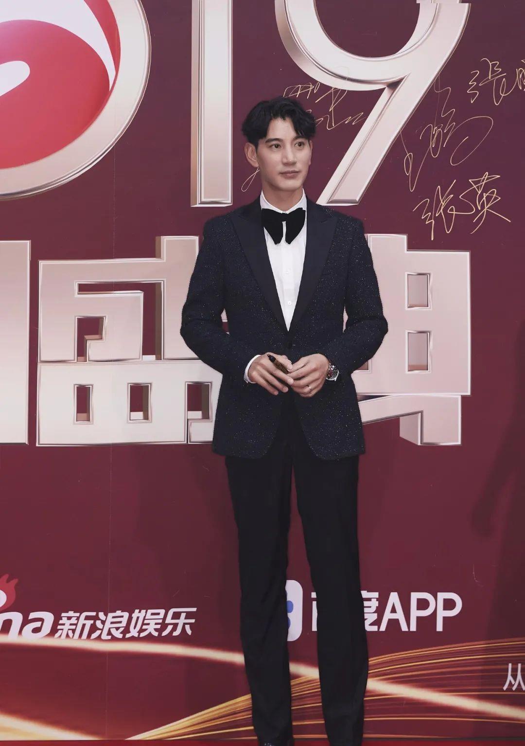 李易峰|小八卦,蒲巴甲,吴世勋吴倩,赵薇,李易峰成毅,翟天临