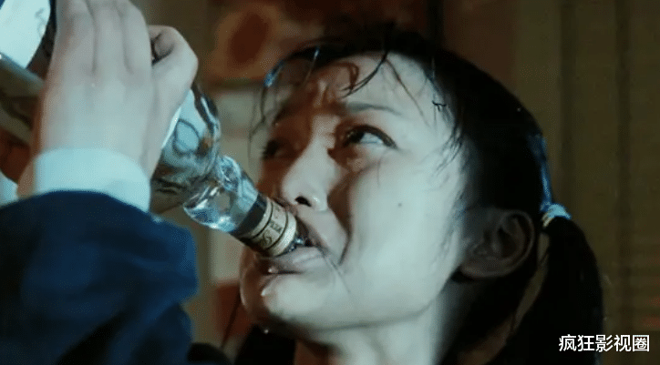 周迅|三金影后“周一条”：10任前男友，卖唱被打掉门牙，穿地摊货领奖