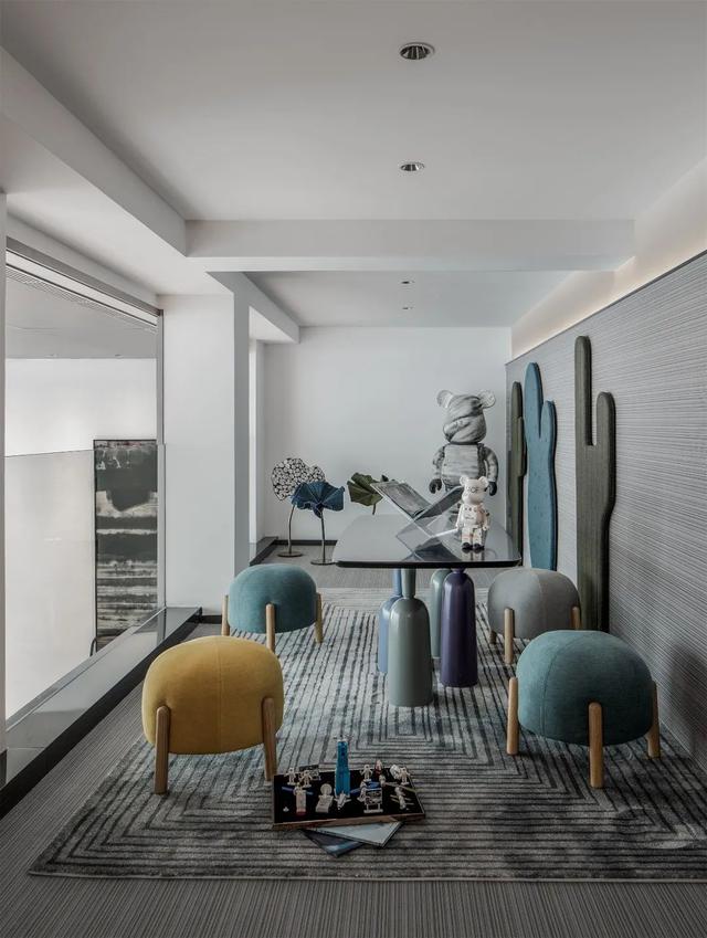 粉色|550㎡现代风别墅，高级灰与水墨色，低调档次的效果很独特