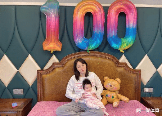 吴宣仪 奥运冠军赵芸蕾晒女儿百天照,产后瘦身成功,萌娃炸毛发型太抢镜