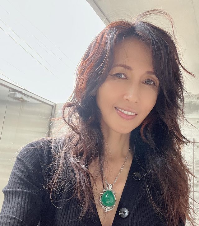 全球时尚风行 木村拓哉妻子女儿在豪宅中比身材！女儿秀大长腿，工藤静香也不输