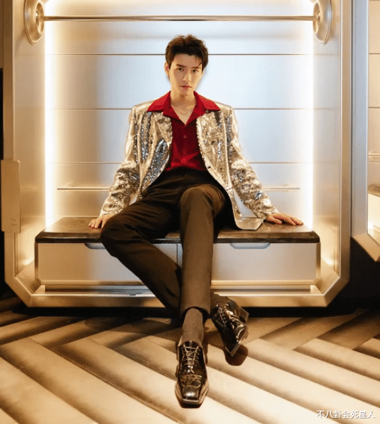 跨年晚会|跨年晚会的尴尬场面，沈梦辰想抱何炅被忽视，陈伟霆唱歌直发抖