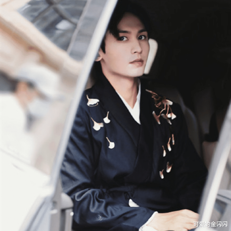 张哲瀚|龚俊发单身声明，张哲瀚疑似有女友，浪浪钉超话掉到第三，这是Be了？