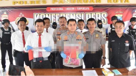 矜持自己 男子为还债让妻子与4个朋友发生关系，被捕后称是妻子自愿的