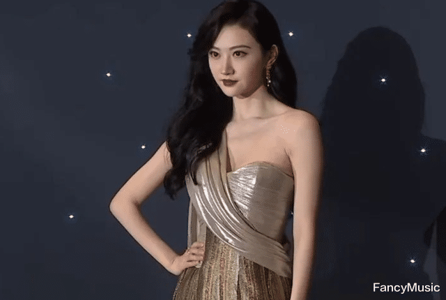 顾一野|2022开年红毯来了，宋轶景甜妆造在线，张雨绮又瘦了？