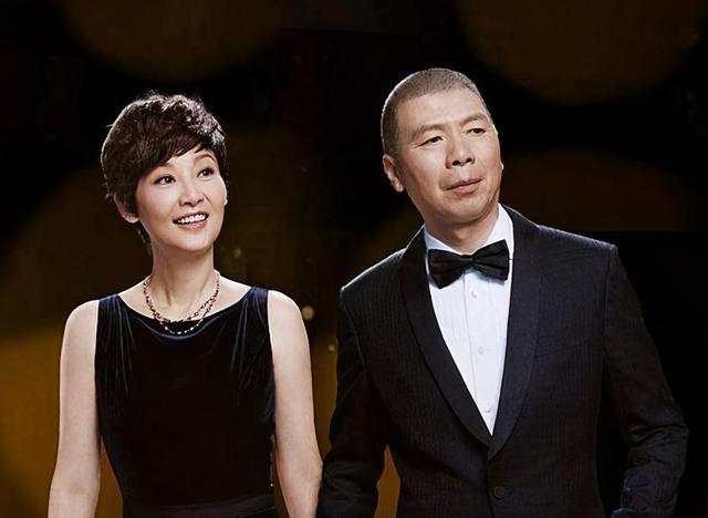 冯小刚|和冯小刚同住酒店8小时，脚踏多只船，被富豪抛弃，如今报应来了