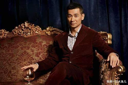 披荆斩棘|《披荆斩棘》《追光吧》两大节目组互相嘲讽，不断曝出嘉宾黑料