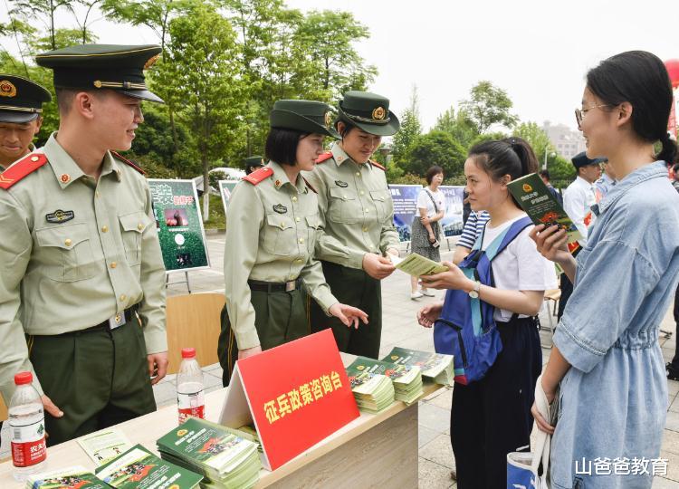 大学生|同样是大学生当兵，大一入伍和大四入伍有啥区别？3点差距很现实