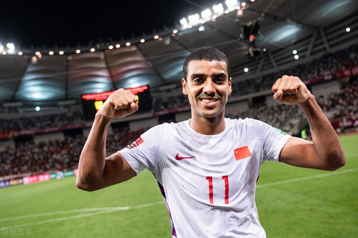 國足|CCTV5直播國足生死戰(zhàn)！李鐵率隊想進(jìn)12強(qiáng)，首發(fā)位置有3人必須拿下