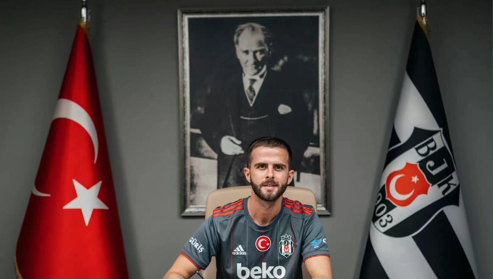 长脖子爸比说|欧洲转会官宣汇总：巴萨中场加盟土超冠军，前阿森纳铁卫转战西甲