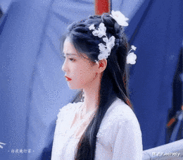 宋茜|白鹿成新晋古装女神，路透照战损妆飒气十足，小鹿眼更是楚楚动人