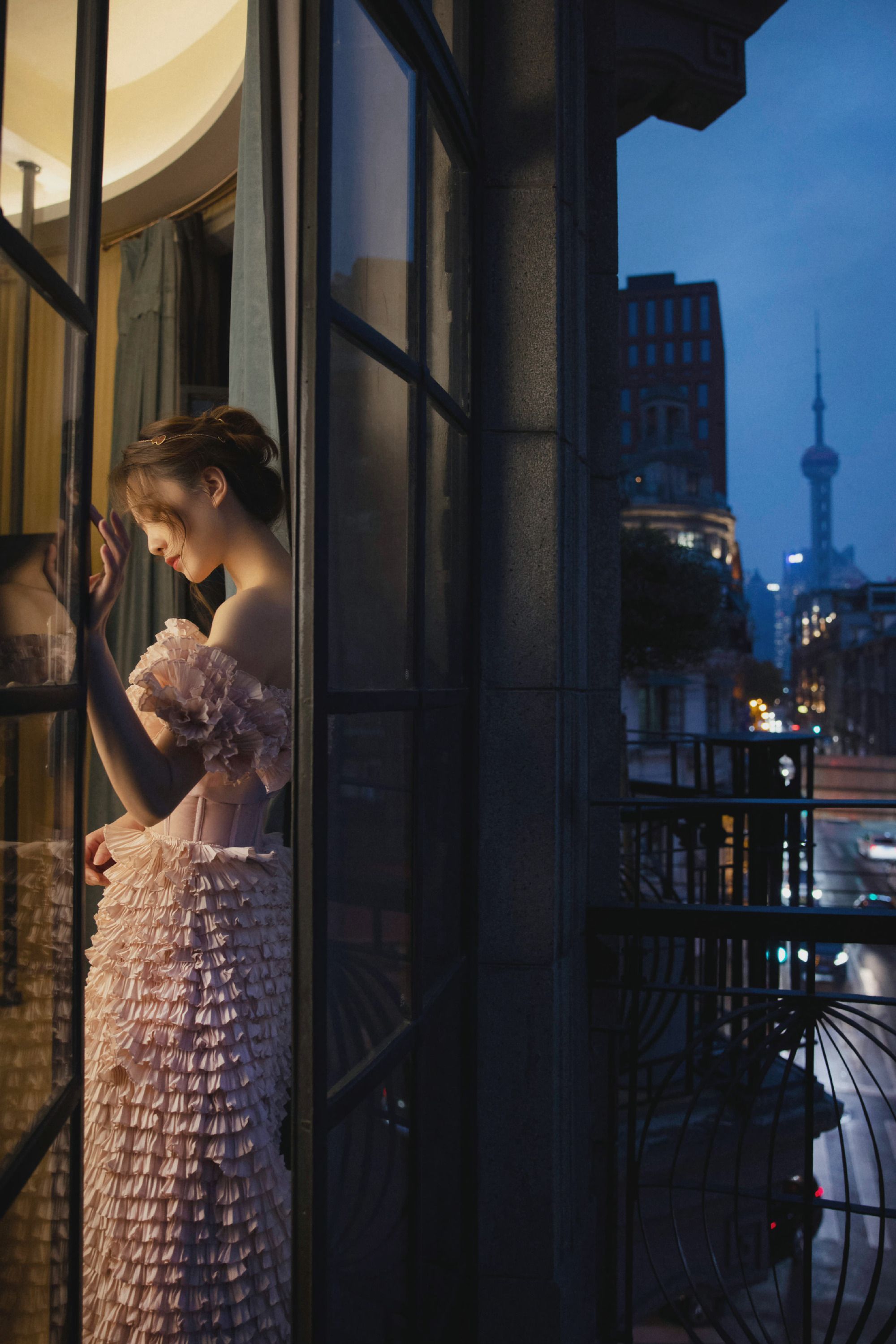 刘诗诗|刘诗诗天鹅颈有多绝？一字肩礼服尽显锁骨线条，优雅气质扑面而来