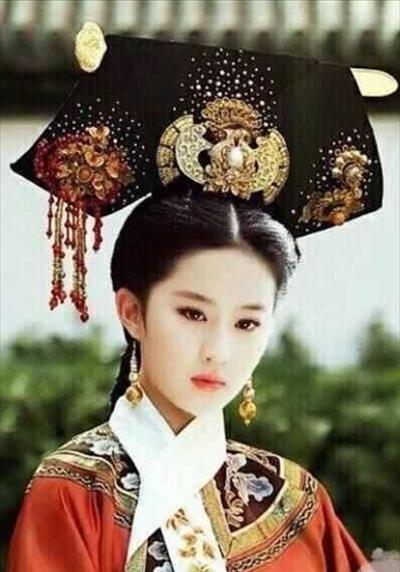 刘亦菲|本以为刘亦菲不适合演清宫剧，看到她穿“甄嬛装”的那一刻，心动了