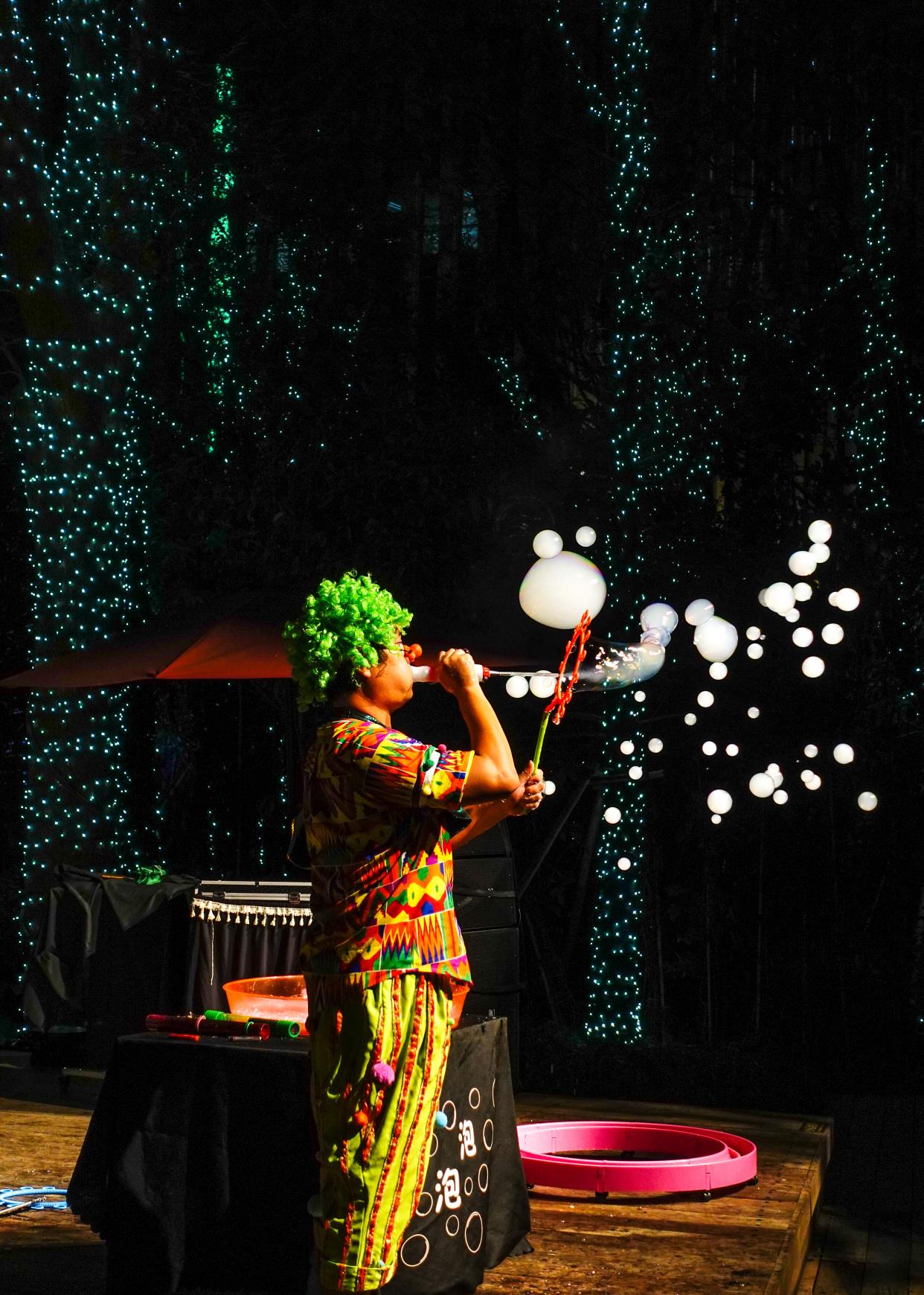 长脖子爸比说|黄浦江畔上海宋城,颜色泼水狂欢等十余场演出,点燃夏日的夜