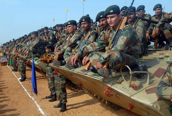 讓印度恥辱的照片曝光！印度士兵被嚇尿褲子，趴在路旁不敢動-圖6