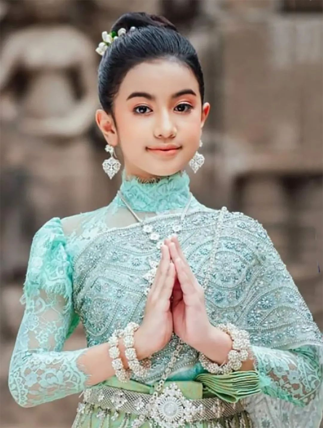 柬埔寨公主真出色：珍娜顏值不輸戴安娜外孫女，倆公主來中國留學-圖7
