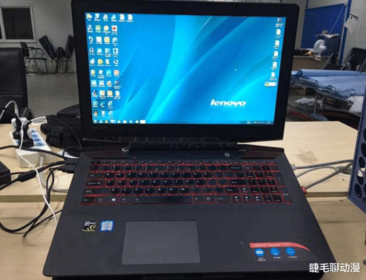 一加科技|联想电脑塑料机身、大边框、一斤重的充电器，小米和华为玩电脑后，才改善的