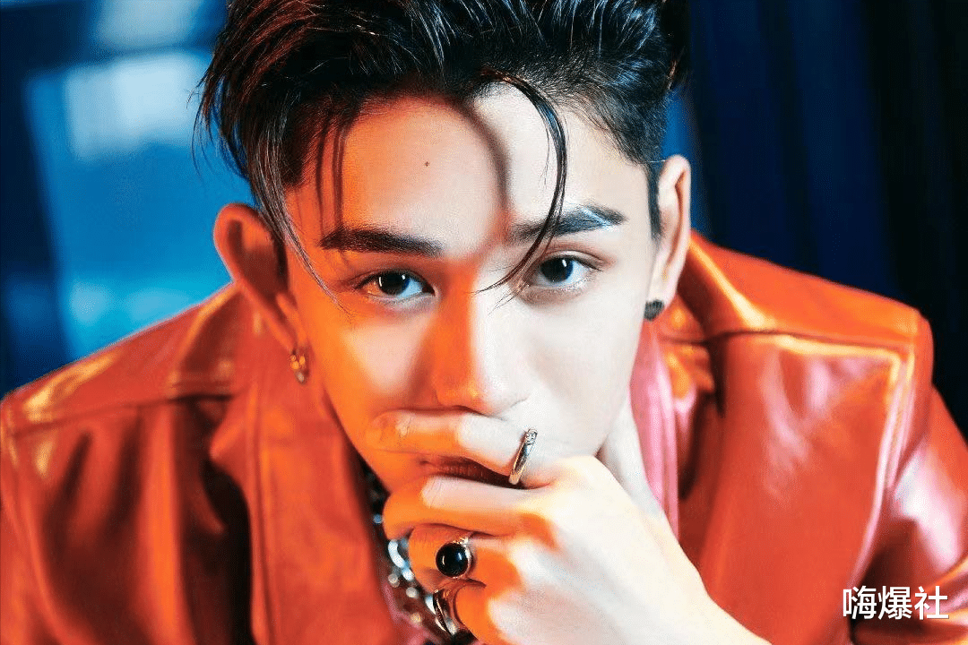 黄旭熙|黄旭熙手写道歉书，承认睡粉事实，并中断所有活动