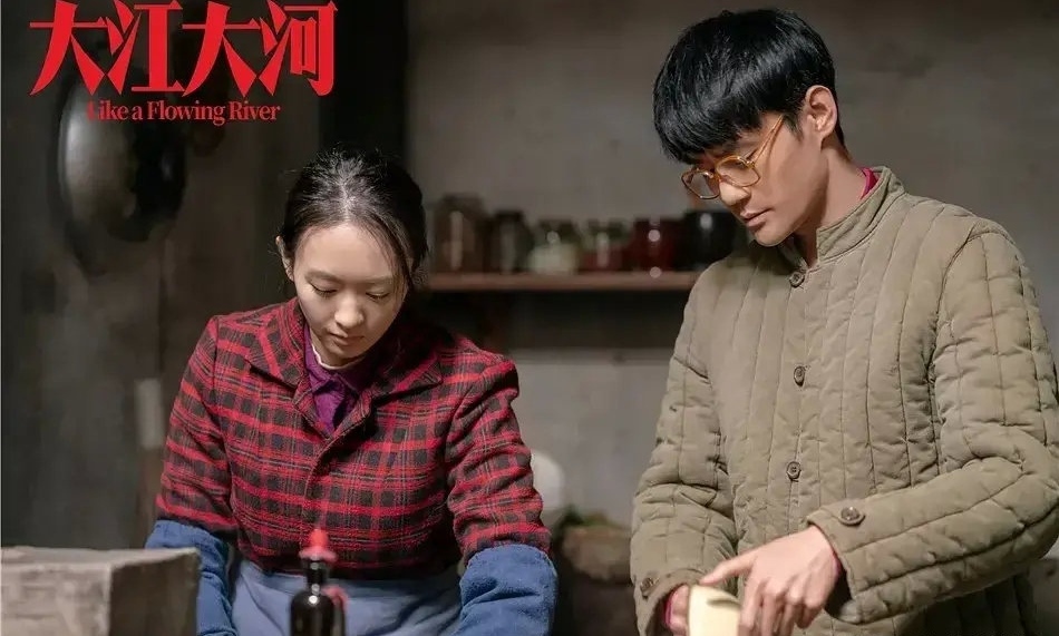 童谣|T姓已婚女星出轨？和男演员牵手散步，网友：大学时就传出过丑闻