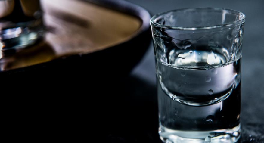 茅台 茅台、五粮液抢着帮他“数钱”?这家企业年入37亿,成行业第一股