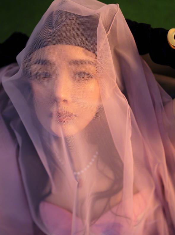 杨幂|杨幂首次挑战“例假衣”，无痕设计尽显身材，难怪能迷住小鲜肉