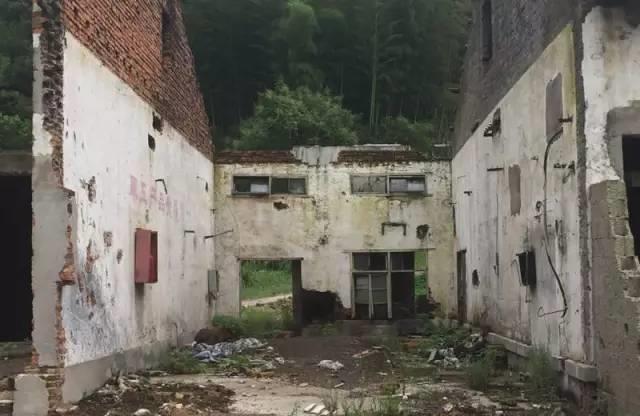 张党生|探访六安的一处军工厂，楼房无人居住，建筑破败不堪，令人心酸