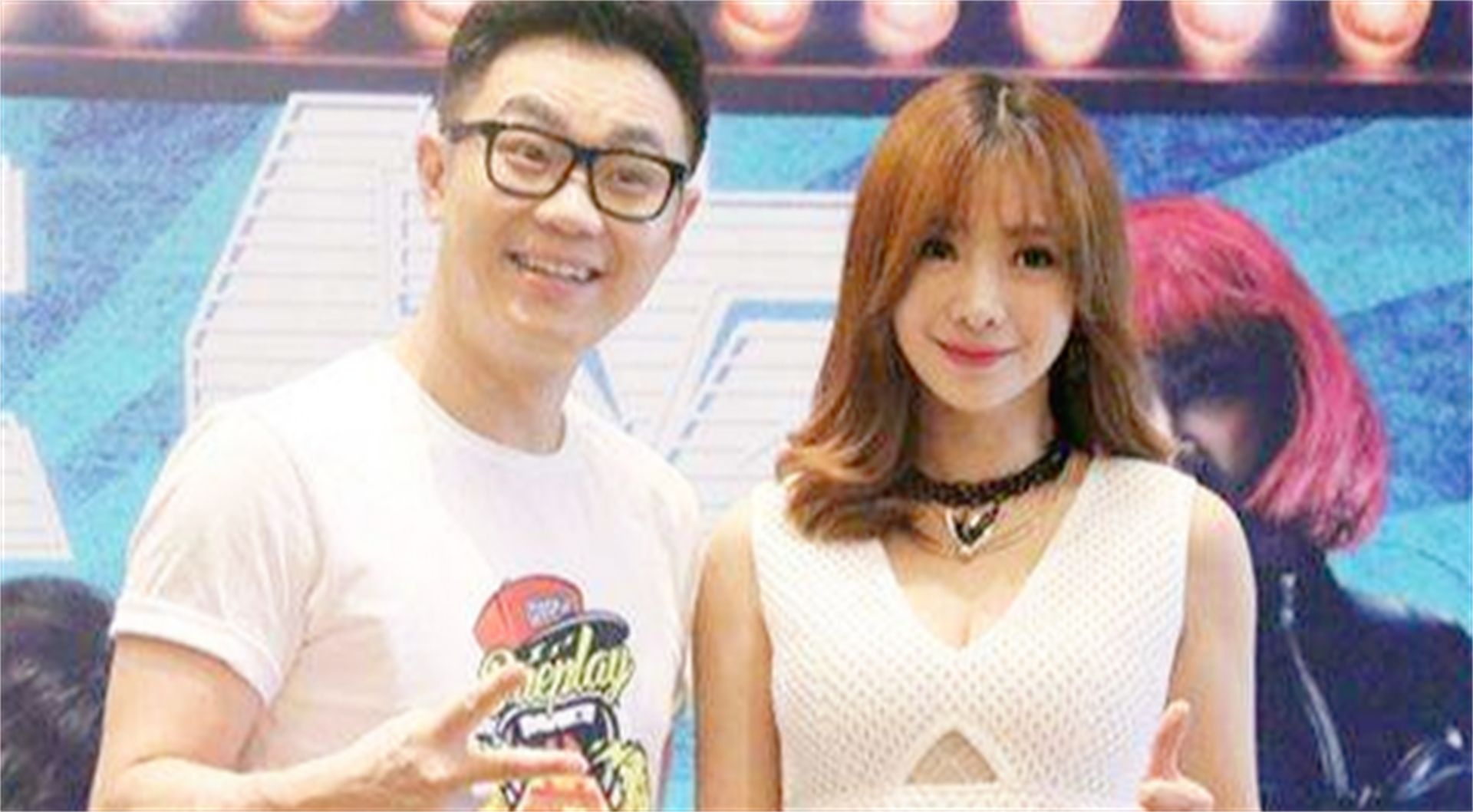 |“性感女神”柳岩：为母亲治病进入娱乐圈，惹怒知名导演因祸得福