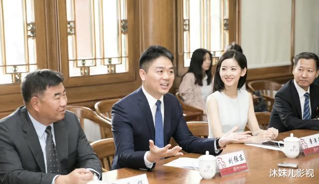 章泽天|忍了3年，章泽天打了个“翻身仗”，力压刘强东成新公司最大股东