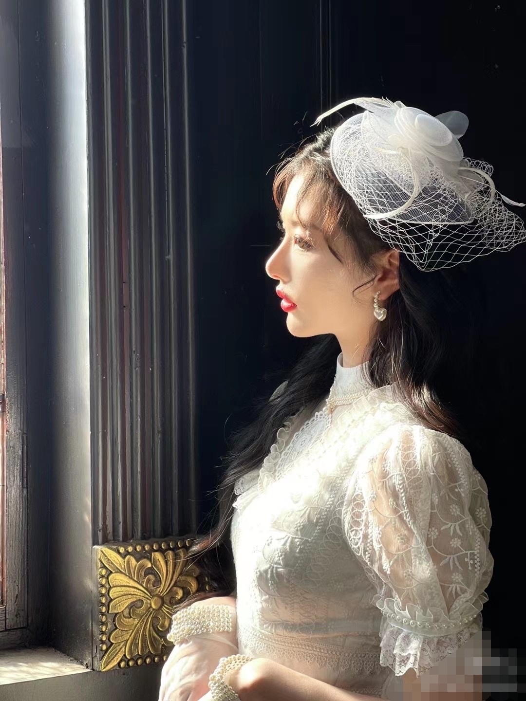 时尚课|孔雪儿更新美照,穿蕾丝公主裙,网友:童话公主都没她美!