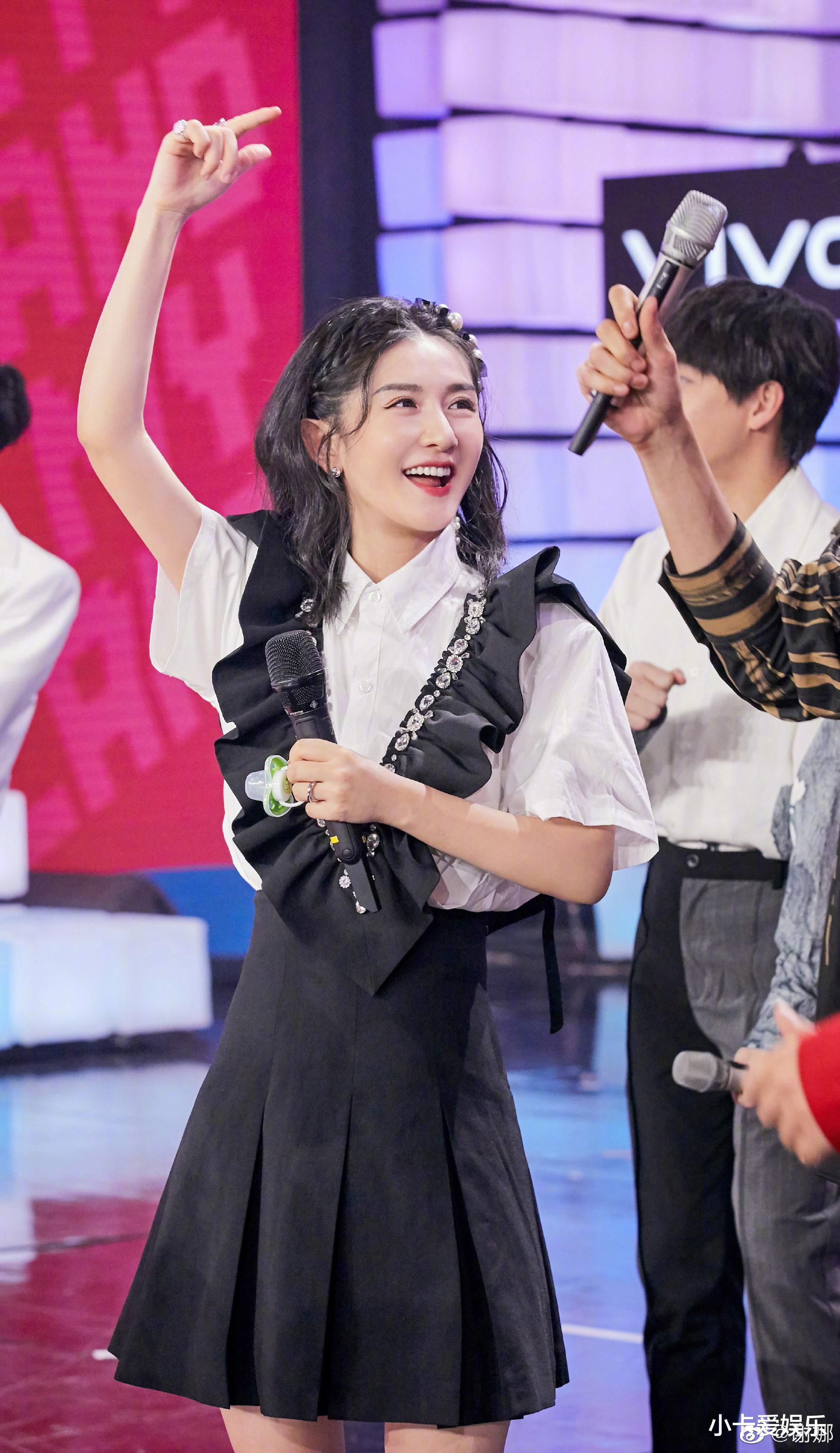 何炅|《你好，星期六》首播被嘲，何老师独木难支！网友：怀念快本