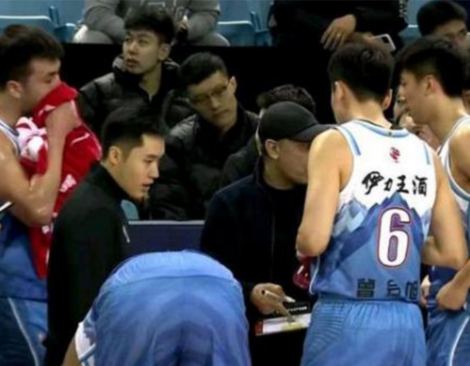 新疆男篮|峰回路转！CBA落魄贵族成功续命，进军季后赛，任人唯亲终究不值