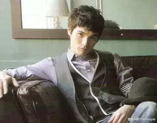 凤小岳|跟郭敬明传绯闻干脆罢演小时代，被经纪人怒撕赔百万，他也太惨了