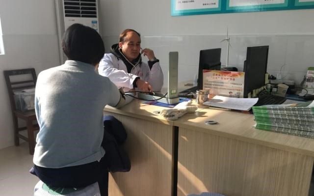 萌听小c姐|农村卫生室迎“新变局”，多地“新规”出台，这类人将被“关注”