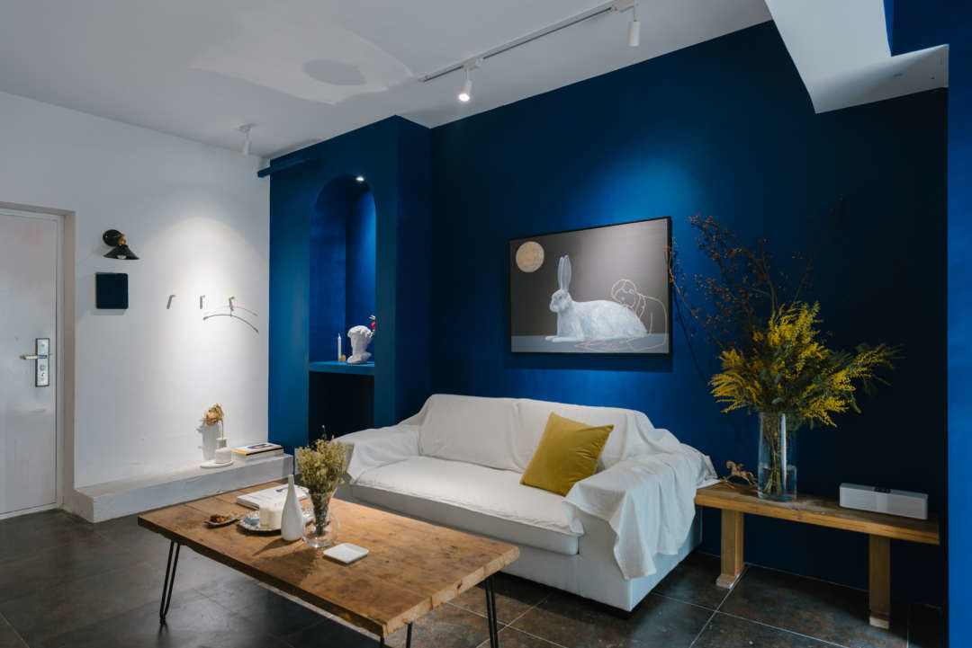 |女孩的18㎡复式公寓，蓝色客厅惊艳大气，二层卧室温馨迷人，真香