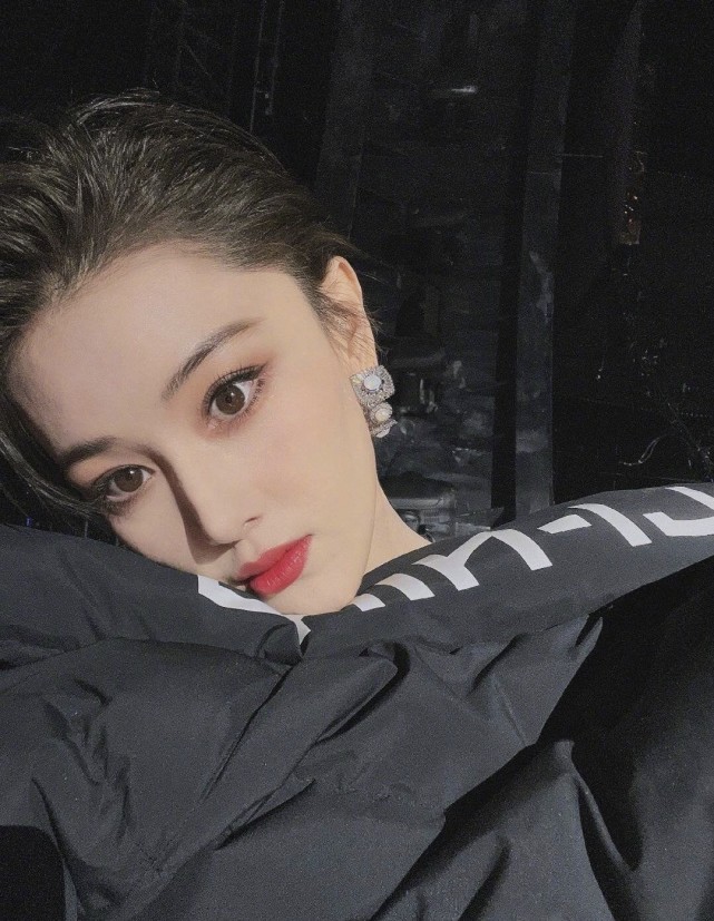 张馨予|张馨予发文：李宁好穿又好看，晒穿李宁照片，国潮崛起，这也太帅了吧