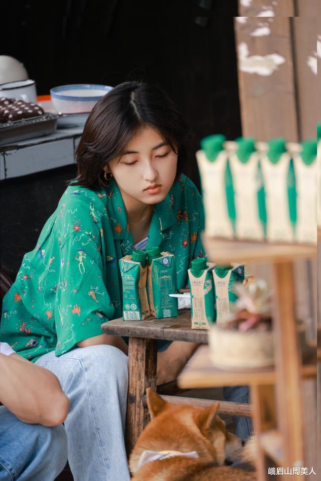 峨眉山周美人|张子枫欧阳娜娜合体拍大片，甜美少女×清澈少年，青春气息满满