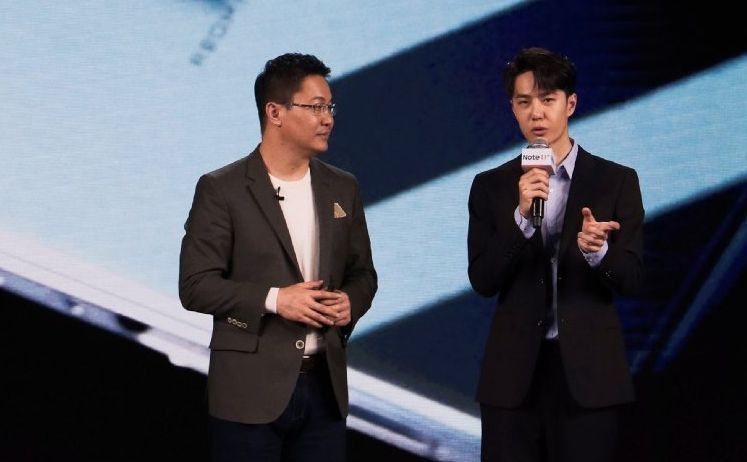 王一博|王一博活动照再次翻车？西装革履被指老气，法令纹深像40岁