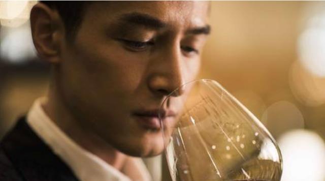 胡歌|38岁胡歌“情定”世界冠军，引起网友讨论，她才是真正的人生赢家