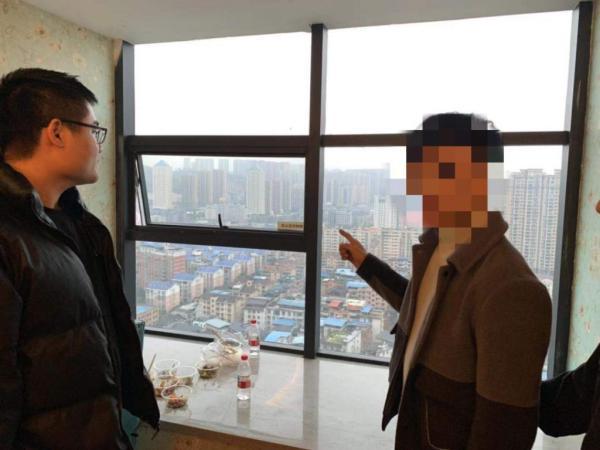 光明网视频 电诈嫌犯把手机扔下25楼毁灭证据，涉嫌高空抛物罪被批捕