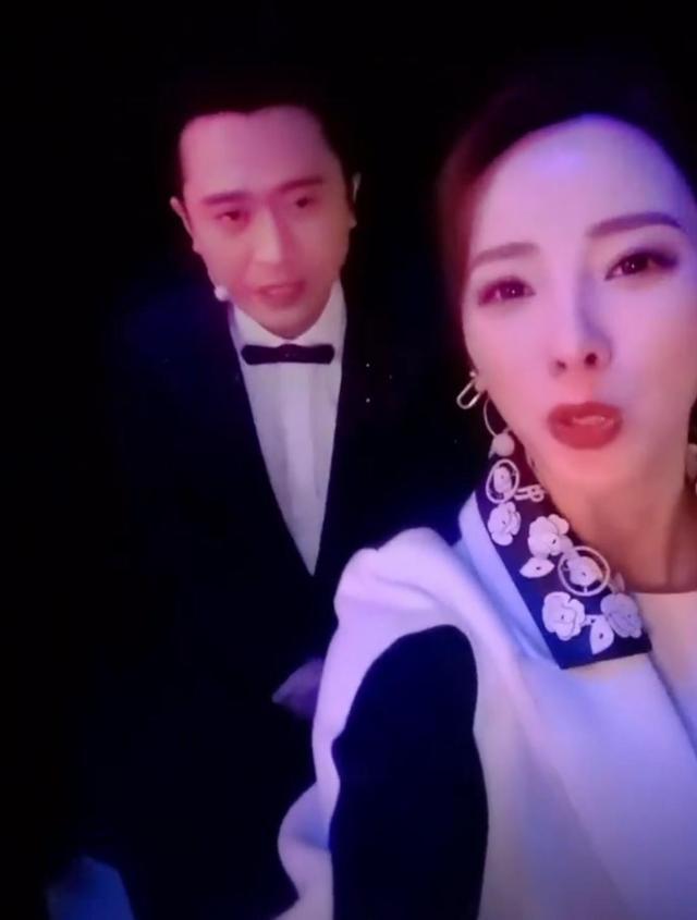 姐姐|央视主持天团罕见聚齐！李思思穿西装颜值不输王冰冰，御姐范无人敌