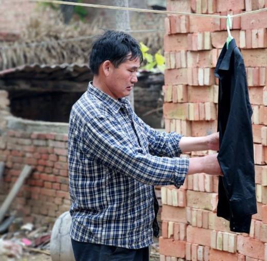 朱之文|大衣哥“干闺女”来了？大衣嫂亲自摘菜下厨，饭桌上热情碰杯