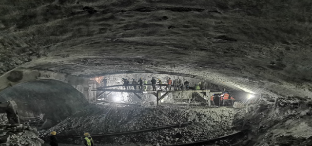 安娜小机灵鬼 九顶山隧道右幅顺利贯通！历经62个月，或将惠及2200万人口