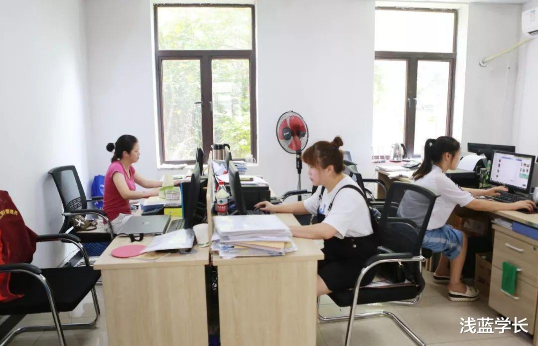 穿衣搭配|“最佳男友”职业排名前三甲,榜首争议不断,公务员无缘榜单