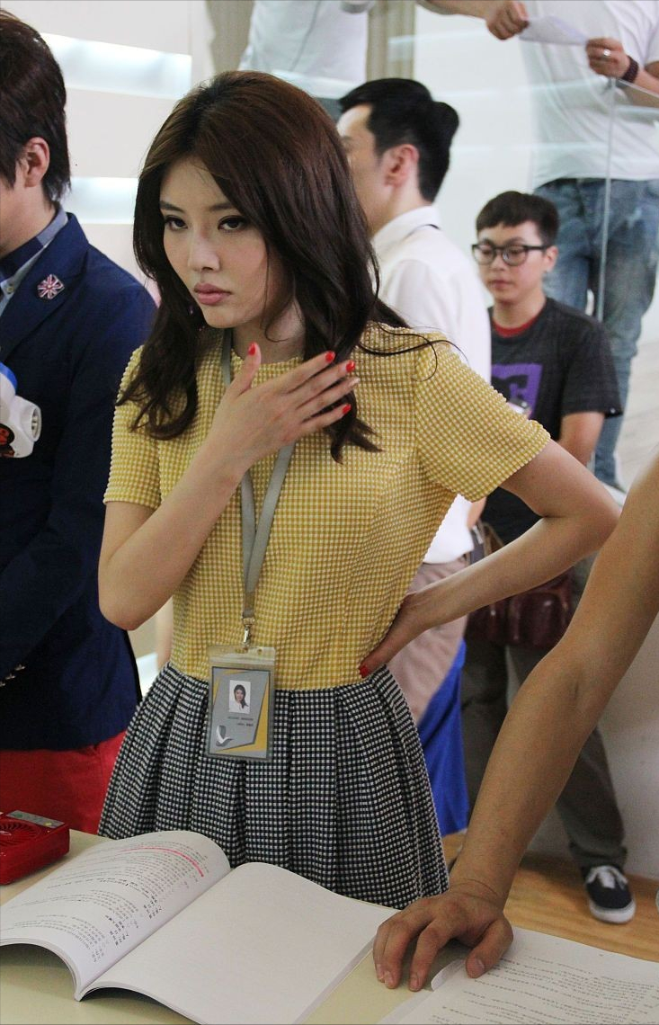BiuFashion|徐冬冬运动服不好好穿，拉链非要全敞开，有好身材就是任性